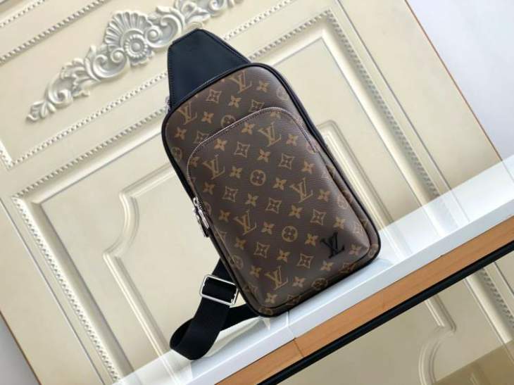 Picture of Louis Vuitton Mens Bags _SKUfw125464829fw